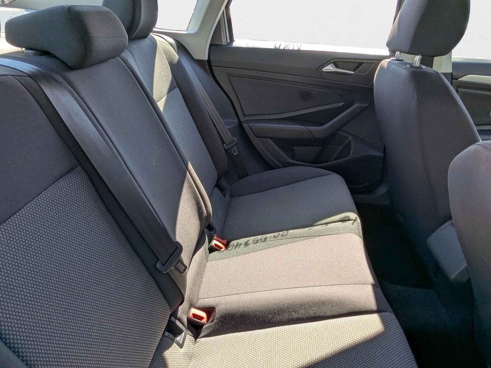 2019 Volkswagen Jetta SE R-Line photo 17