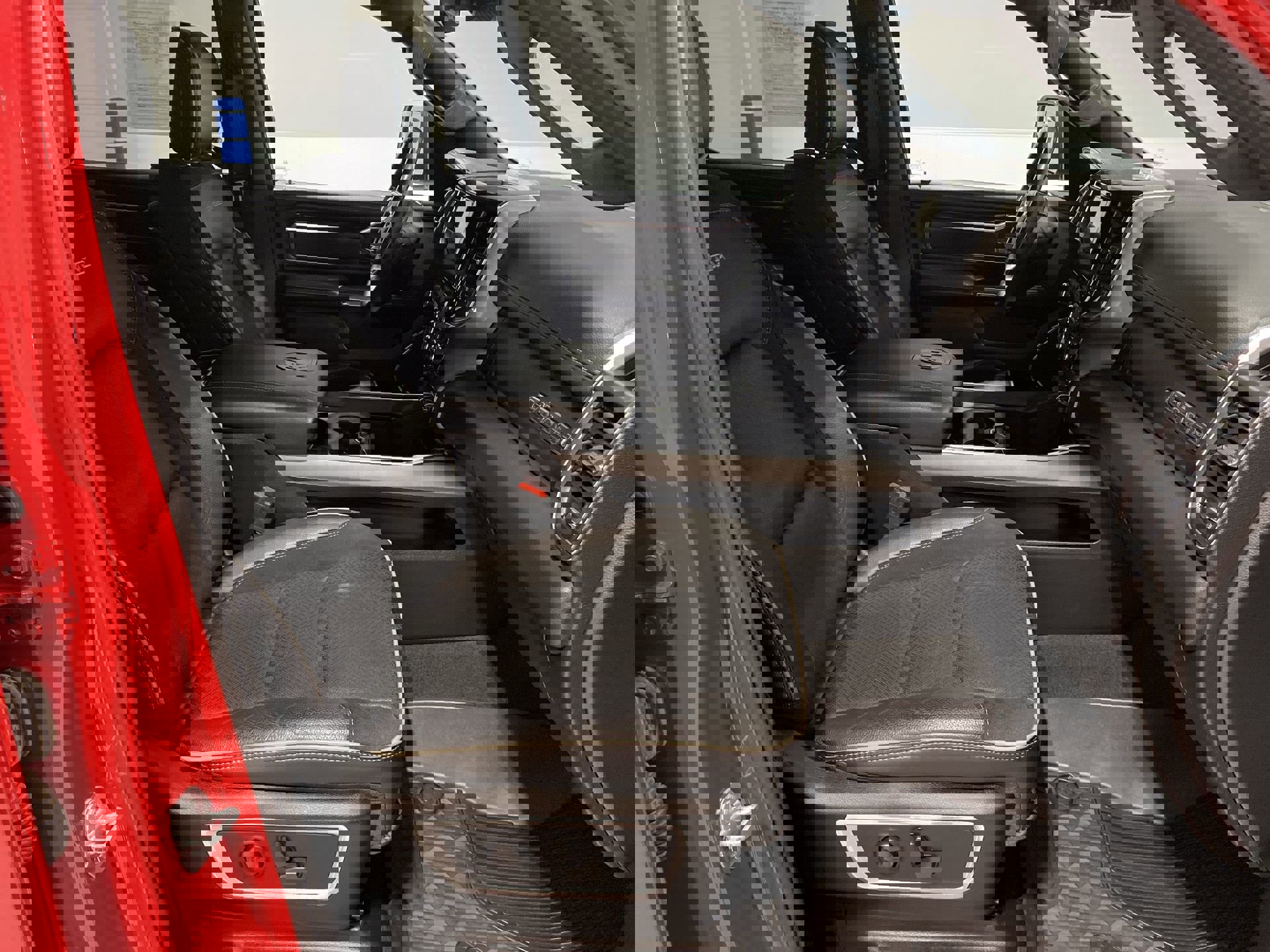 2022 Ram 1500 Laramie photo 28