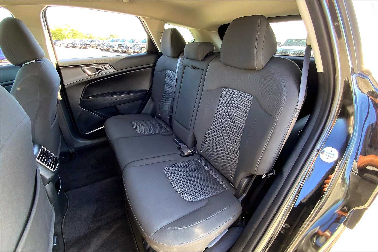 2024 Kia Sportage LX photo 19