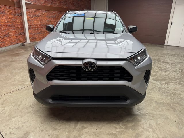 2021 Toyota RAV4 LE photo 8
