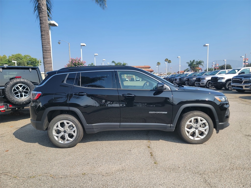2025 Jeep Compass Latitude photo 2