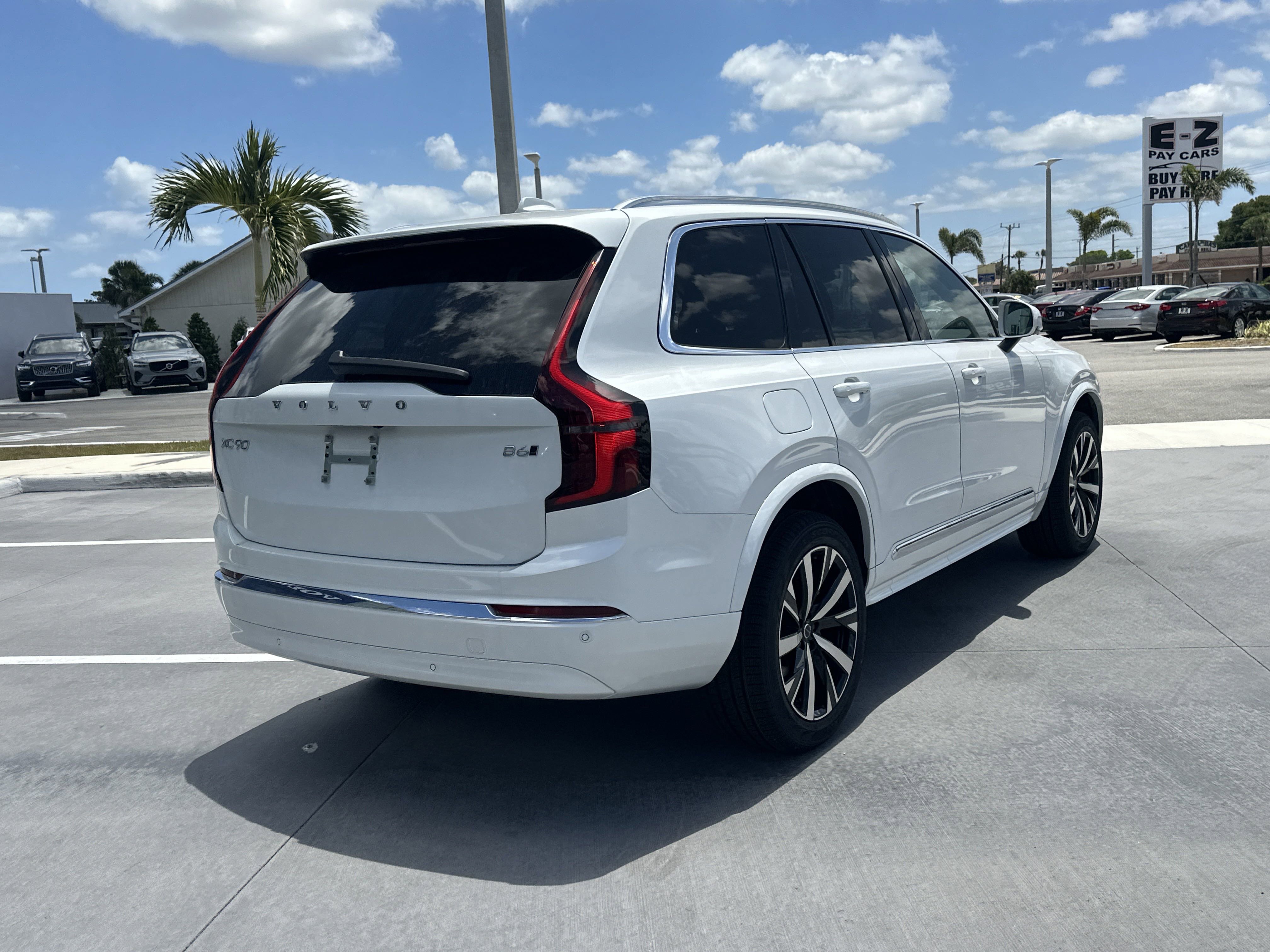 2025 Volvo XC90 Core photo 5
