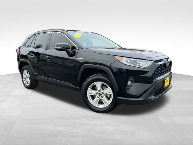 2021 Toyota RAV4 XLE's photo