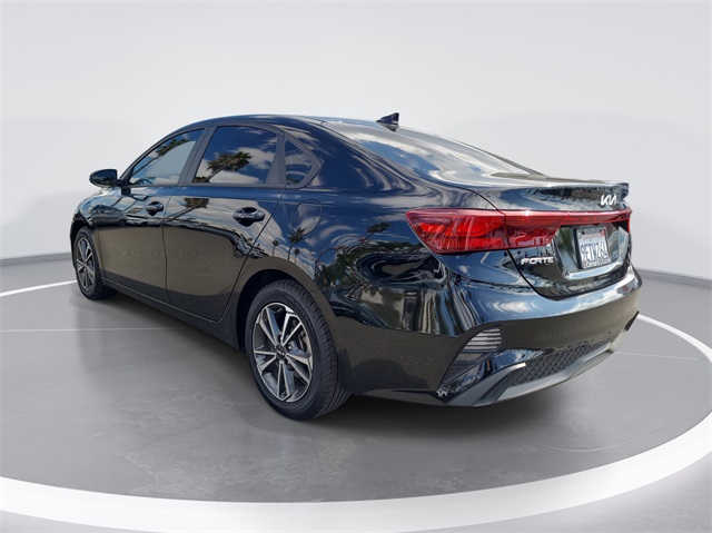 2023 Kia Forte LXS photo 3