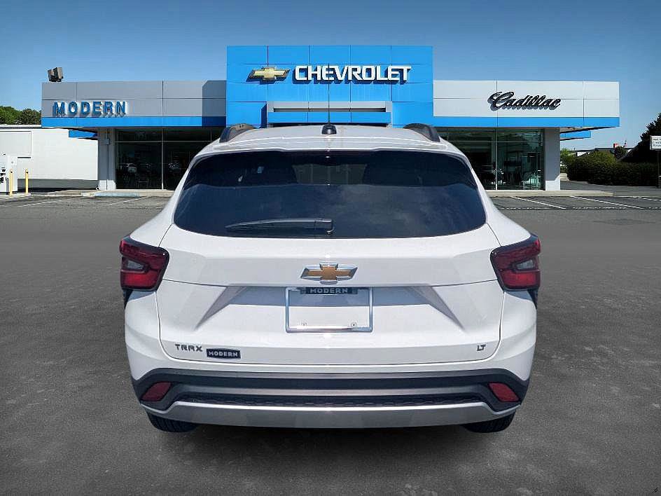 2025 Chevrolet Trax LT photo 6