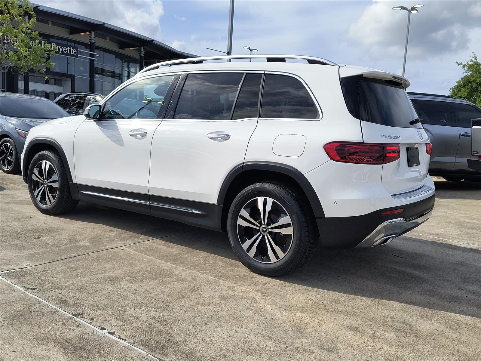 2025 Mercedes Benz GLB 250 photo 3