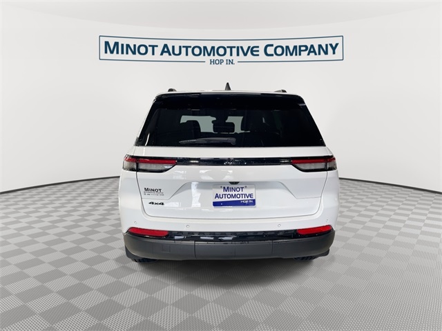2022 Jeep Grand Cherokee Altitude photo 3