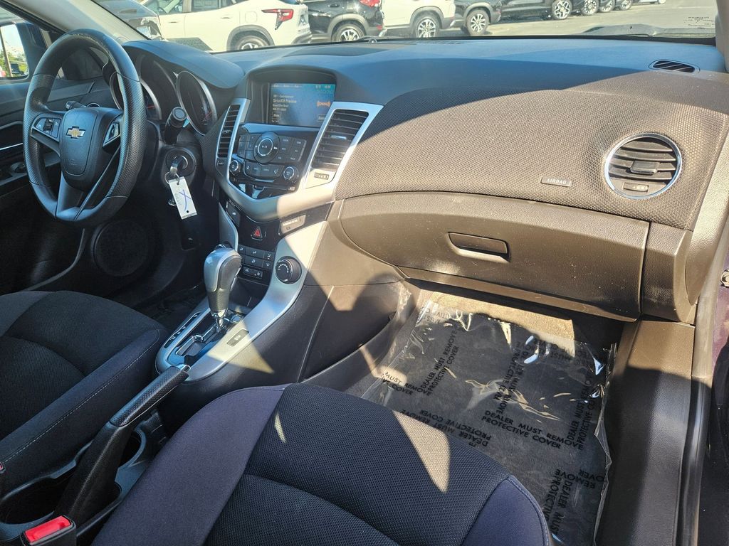 2015 Chevrolet Cruze LT photo 32