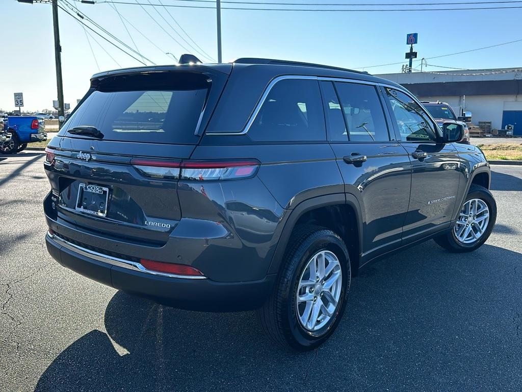 2025 Jeep Grand Cherokee Laredo photo 8