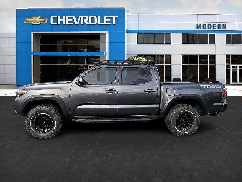 2021 Toyota Tacoma TRD Off-Road photo 2