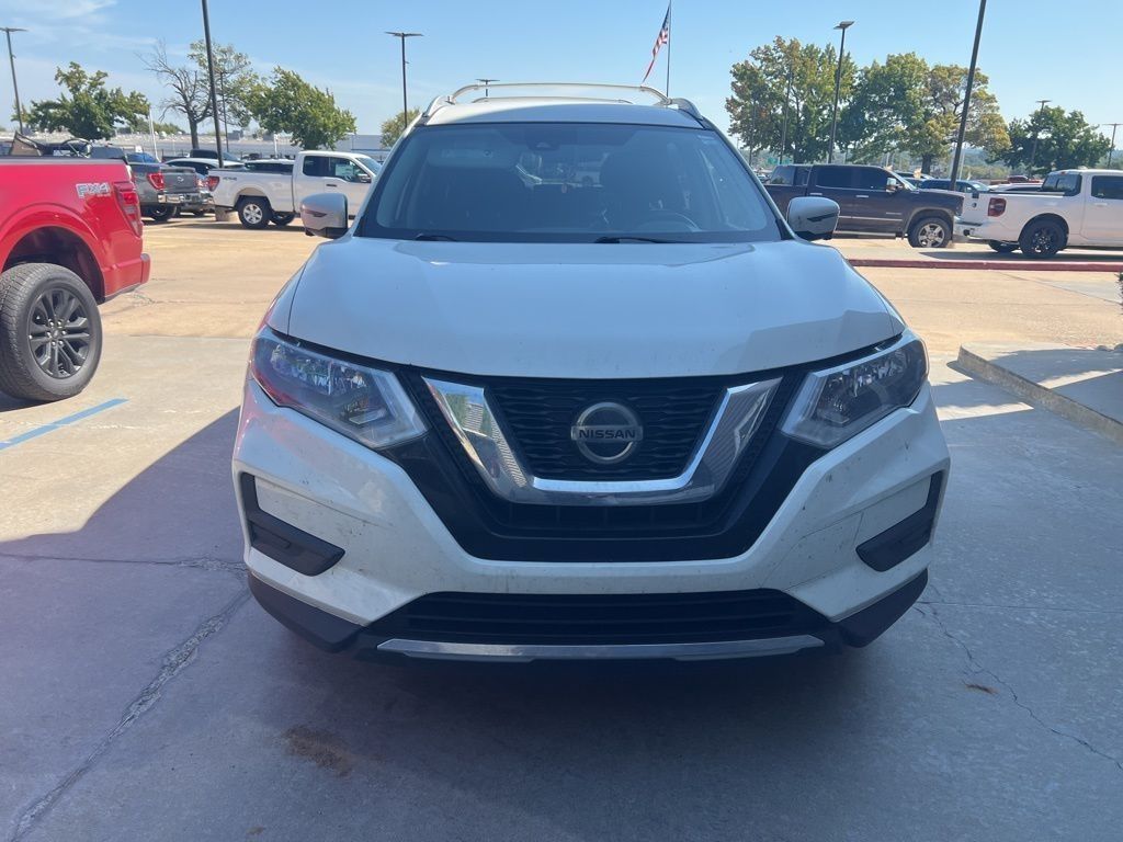 2019 Nissan Rogue SV photo 3