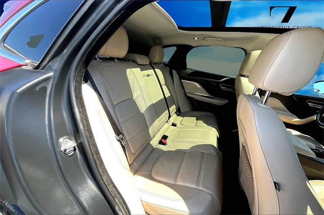 2017 Jaguar F-PACE Prestige photo 26
