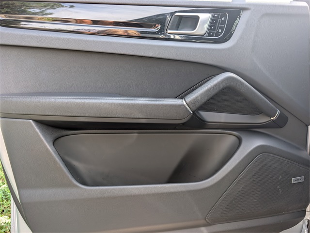 2019 Porsche Cayenne Base photo 15