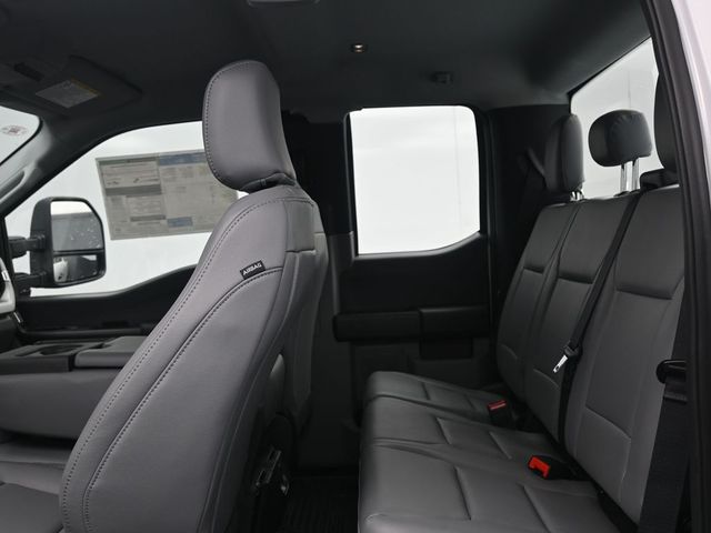 2025 Ford F-250 XL photo 4