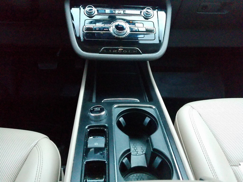 2020 Lincoln Corsair Standard photo 28