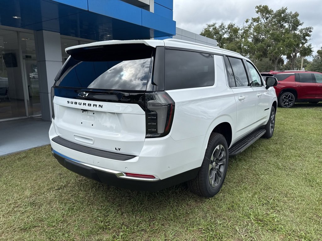 2026 Chevrolet Suburban LT photo 4
