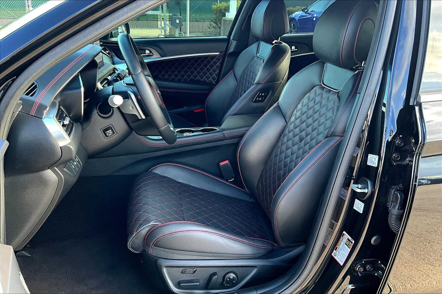 2025 Genesis G70 3.3T Sport Advanced photo 7