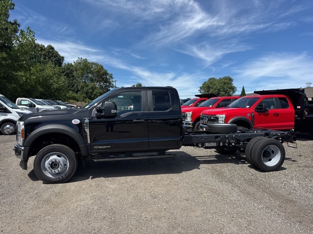 2025 Ford F-550 Super Duty Chassis Cab XL's photo