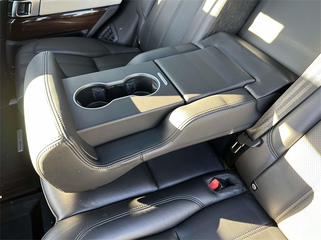 2016 Land Rover Range Rover HSE photo 9
