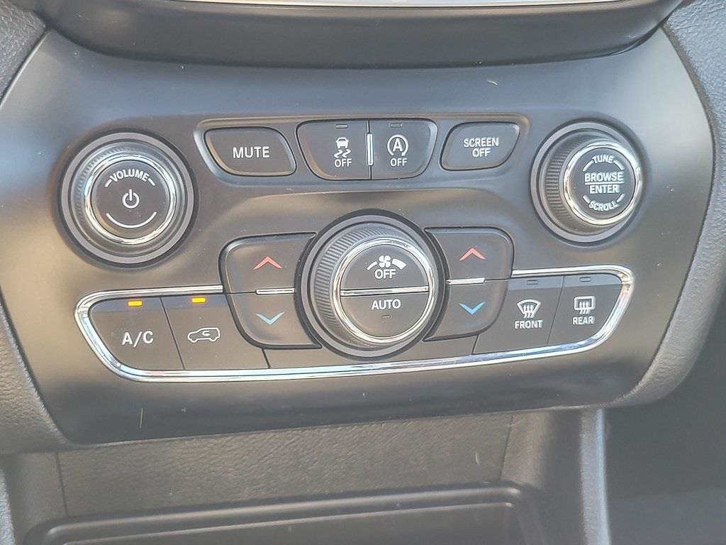 2021 Jeep Cherokee Latitude Lux photo 14