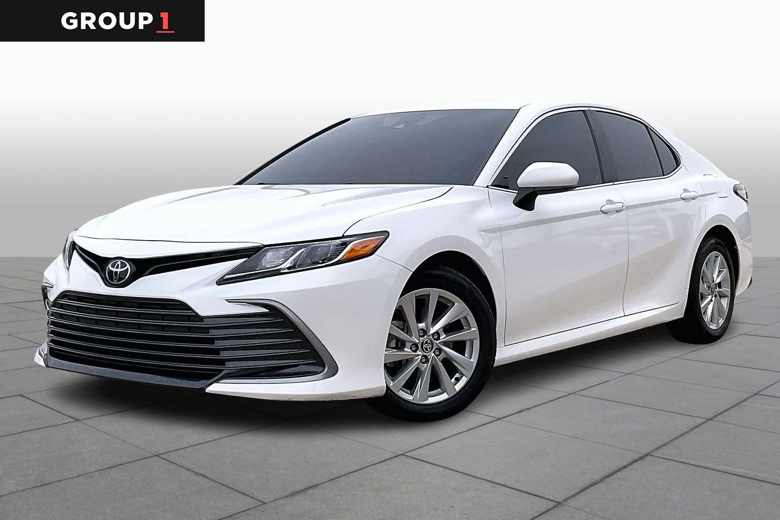 2024 Toyota Camry LE's photo