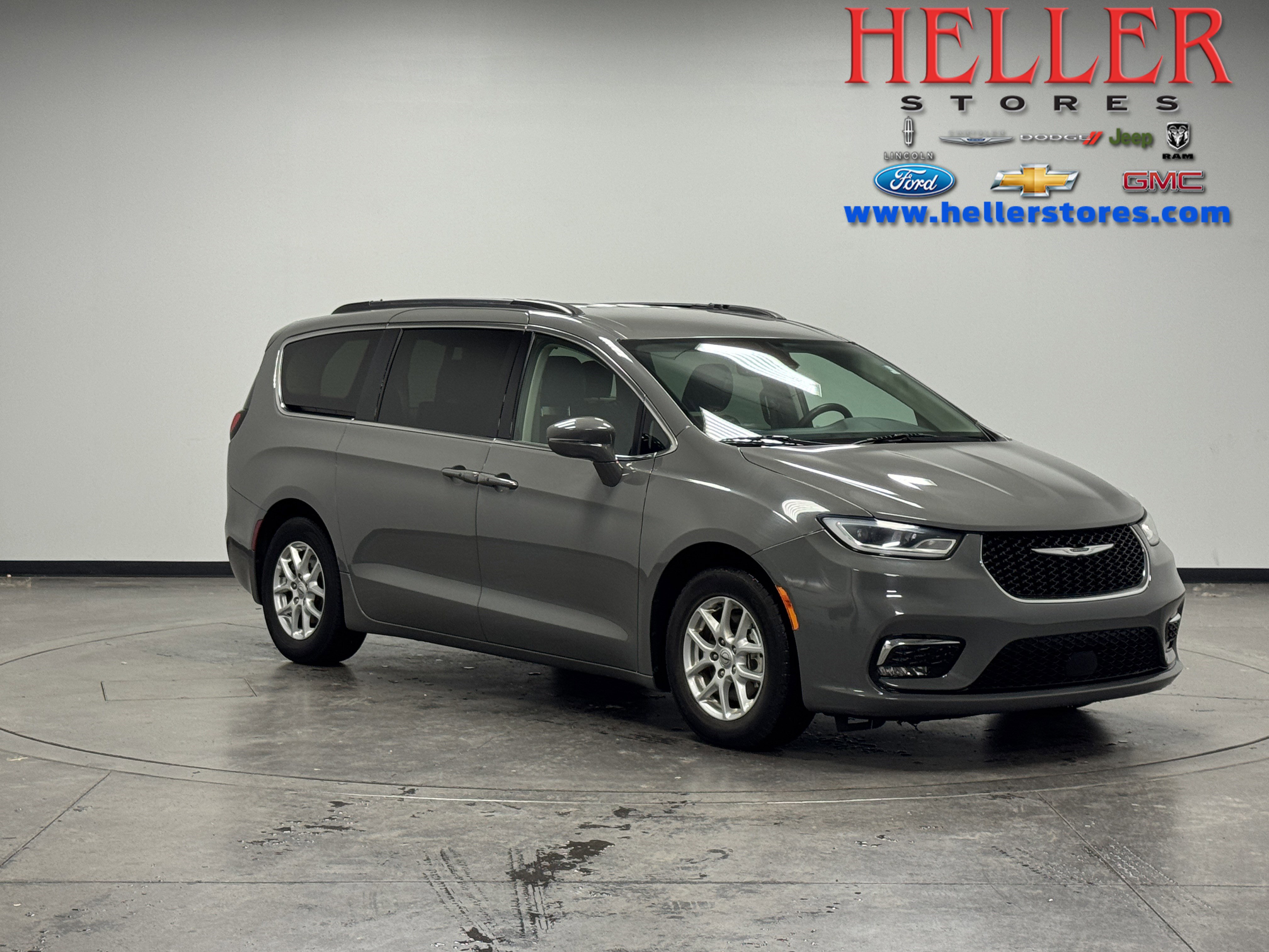 2022 Chrysler Pacifica Touring L's photo