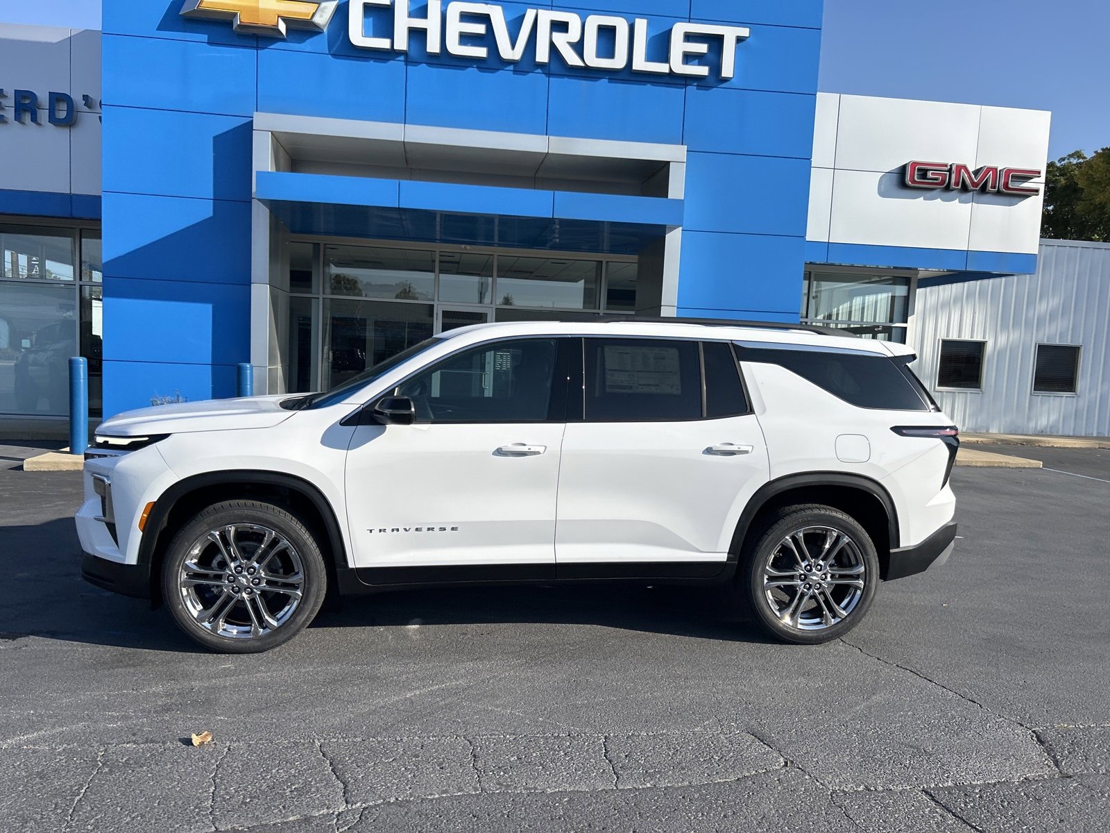 2026 Chevrolet Traverse photo 3