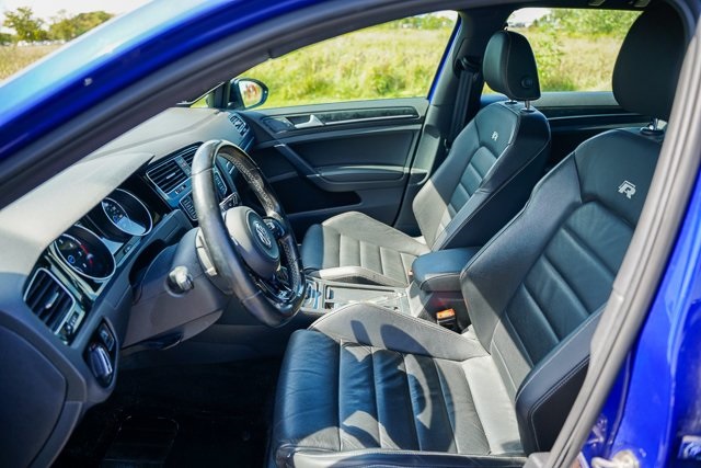 2017 Volkswagen Golf R 4Motion photo 8