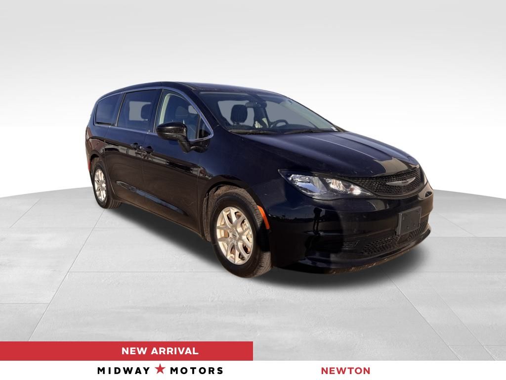 Pre-Owned 2022 Chrysler Voyager LX's photo