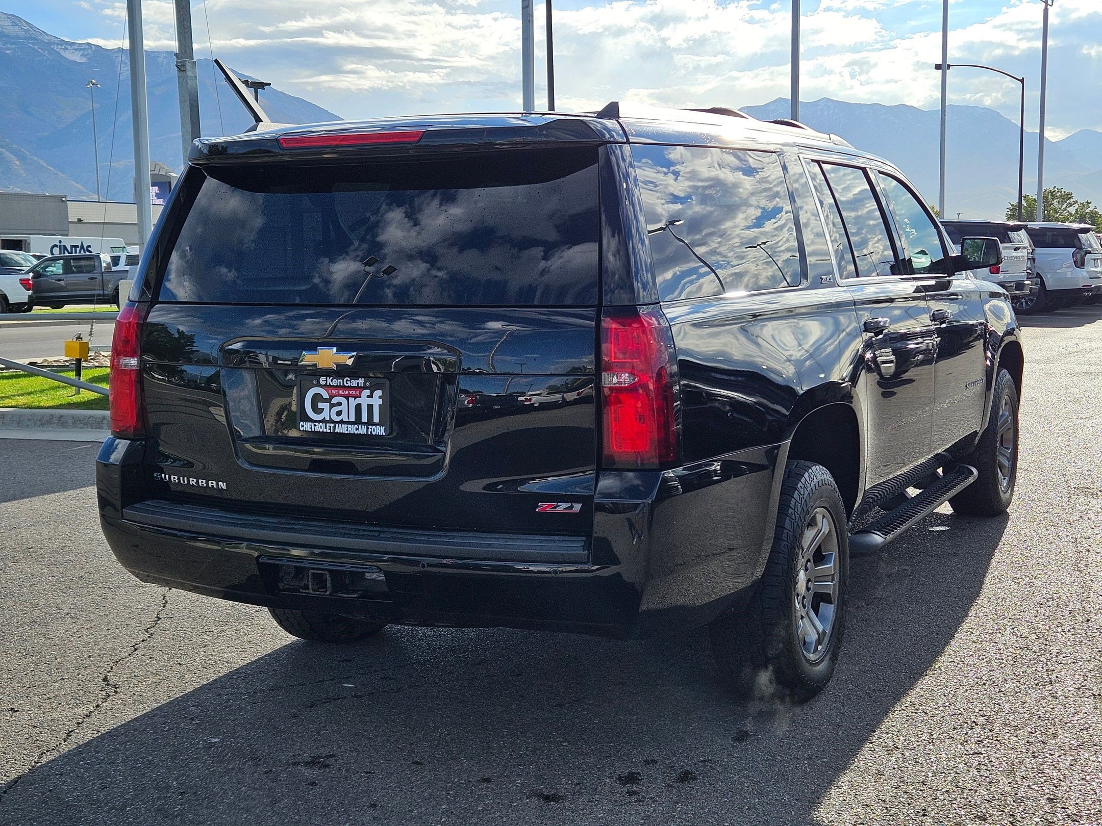 2019 Chevrolet Suburban LT photo 3