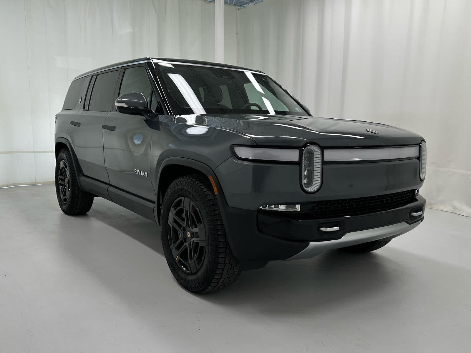 2023 Rivian R1S Adventure's photo