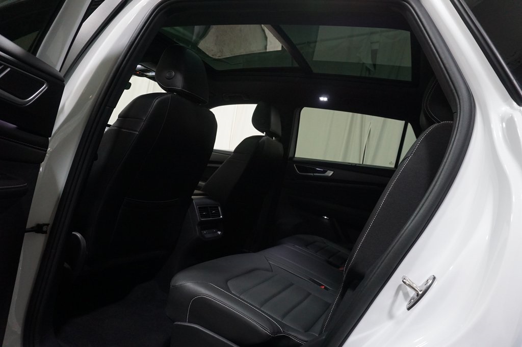 2025 Volkswagen Atlas Cross Sport SEL R-Line photo 32