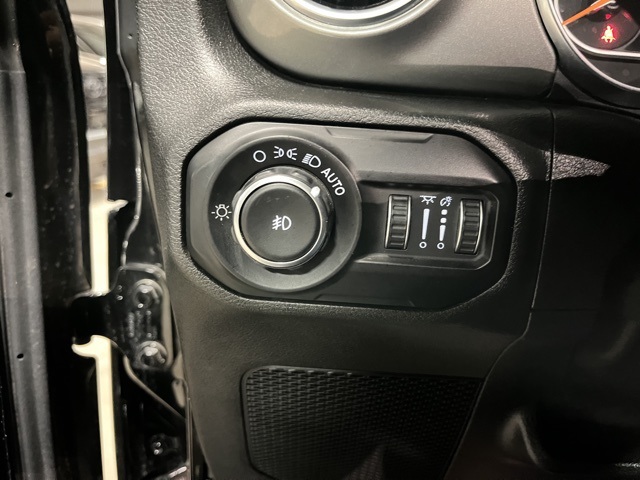 2020 Jeep Wrangler Unlimited Sahara photo 22