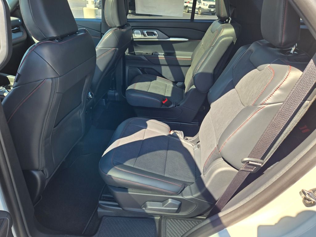 2025 Ford Explorer ST photo 18
