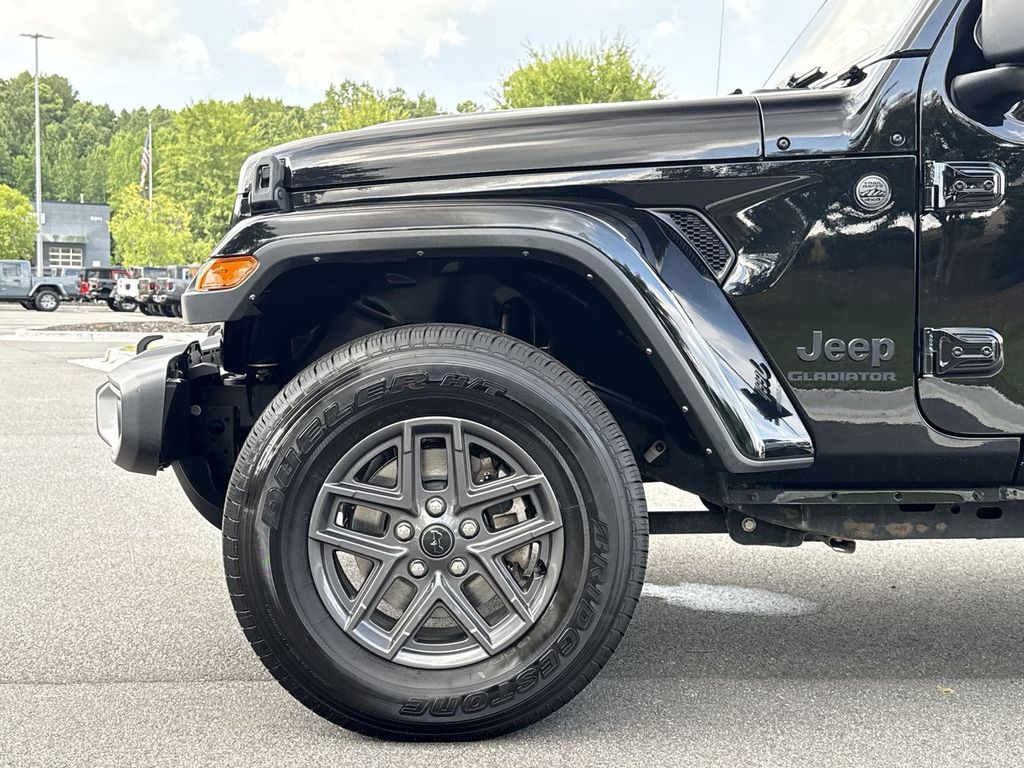 2022 Jeep Gladiator Sport photo 9
