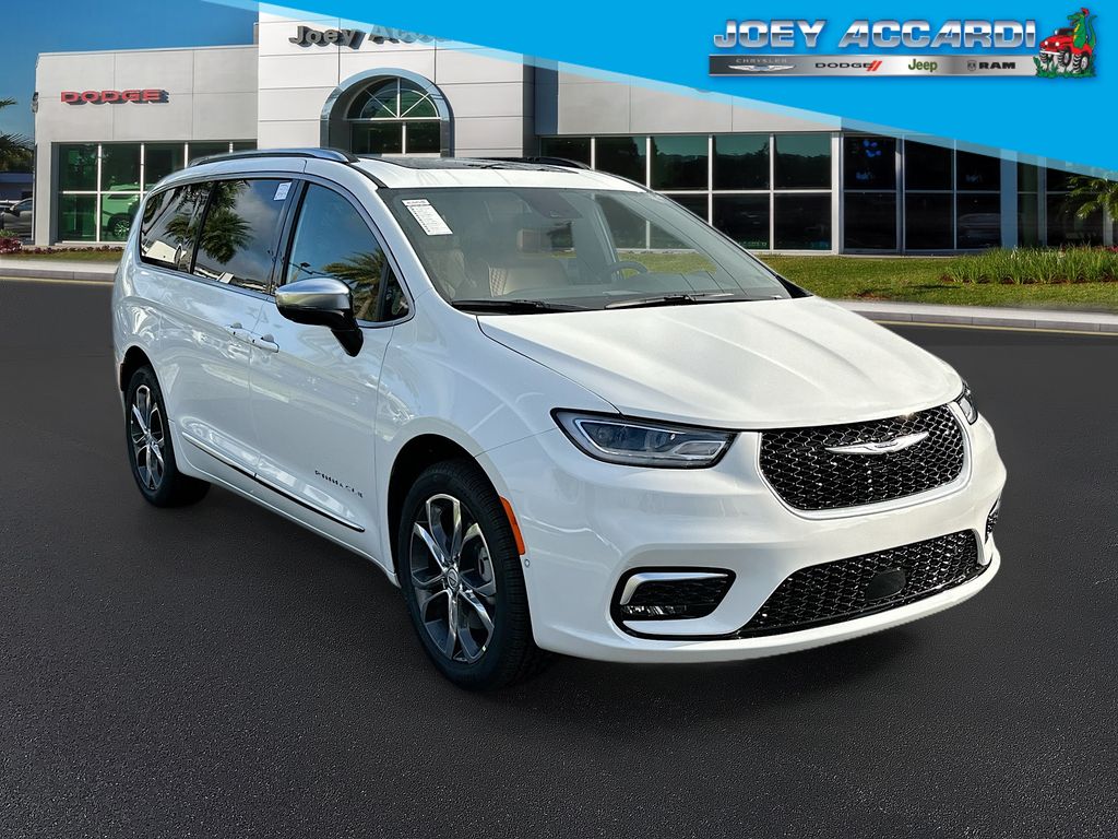 2026 Chrysler Pacifica Pinnacle's photo