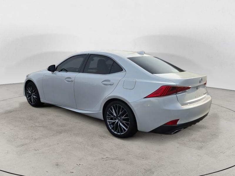 2017 Lexus IS 200t photo 3