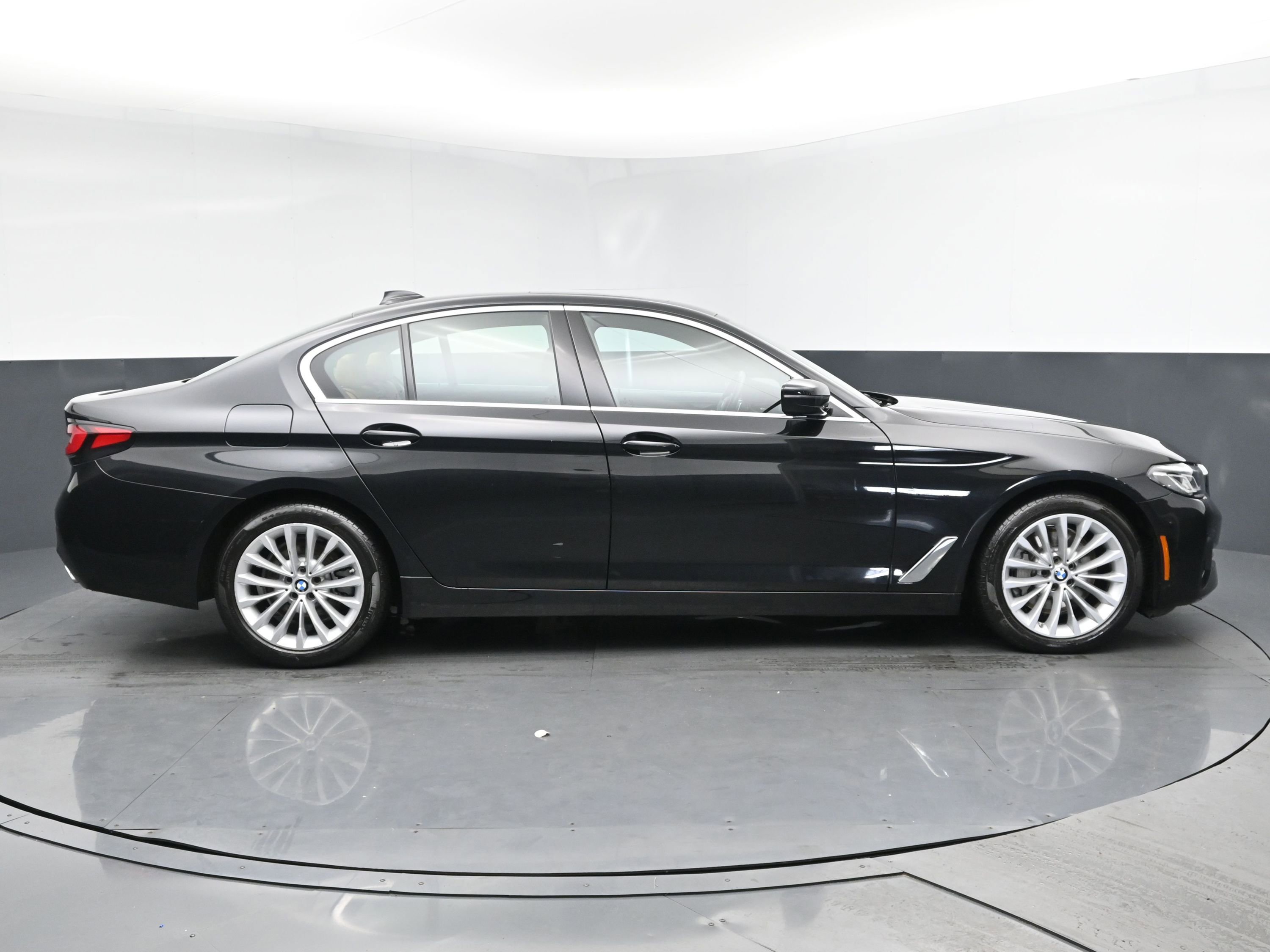 2022 Bmw 530i xDrive photo 2