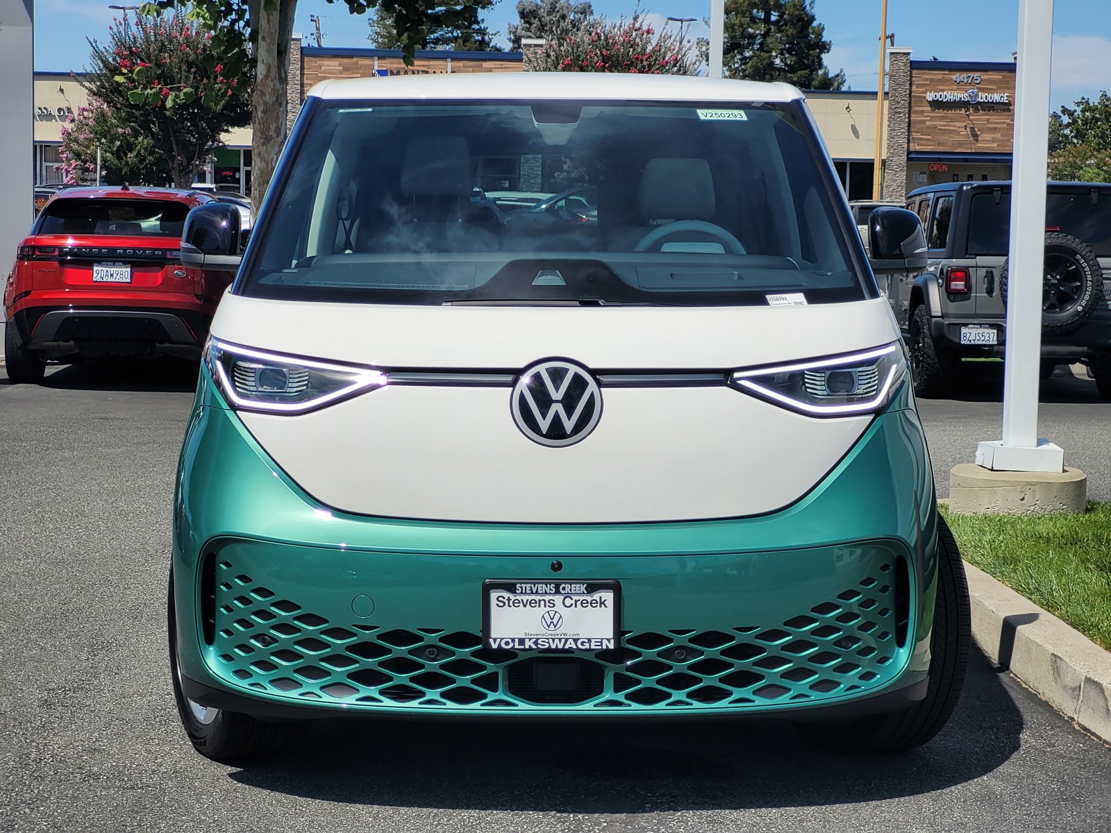 2025 Volkswagen ID. Buzz Pro Plus photo 2