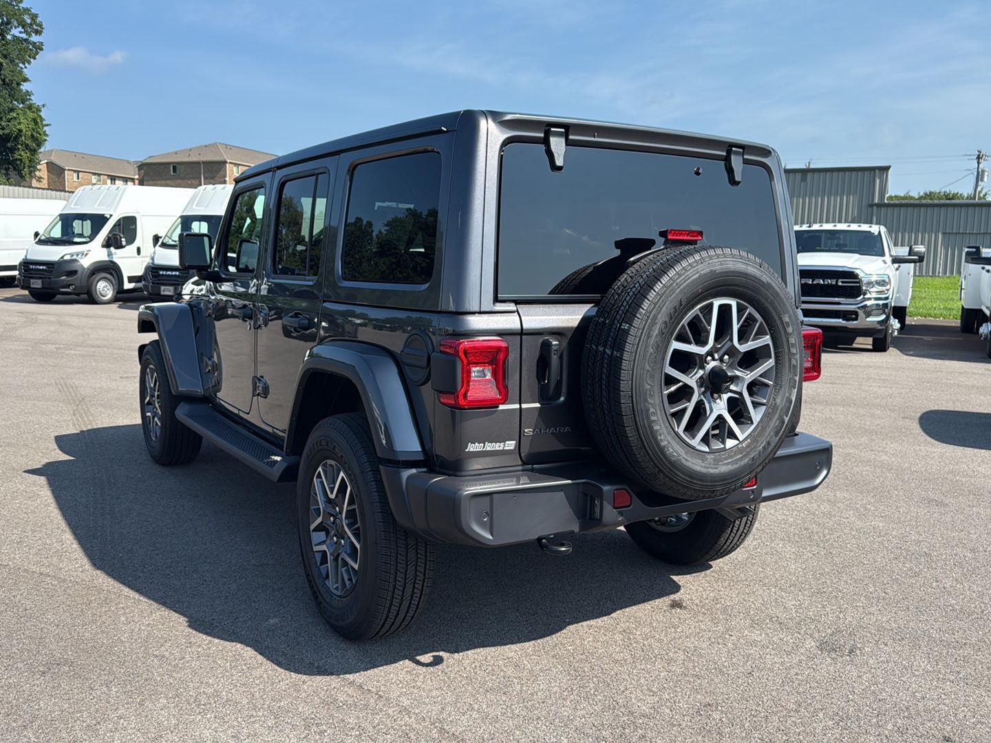 2025 Jeep Wrangler Sahara photo 13