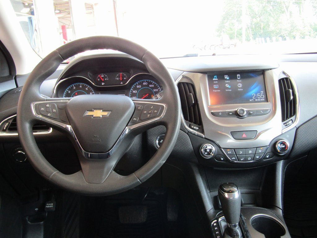 2017 Chevrolet Cruze LT photo 5