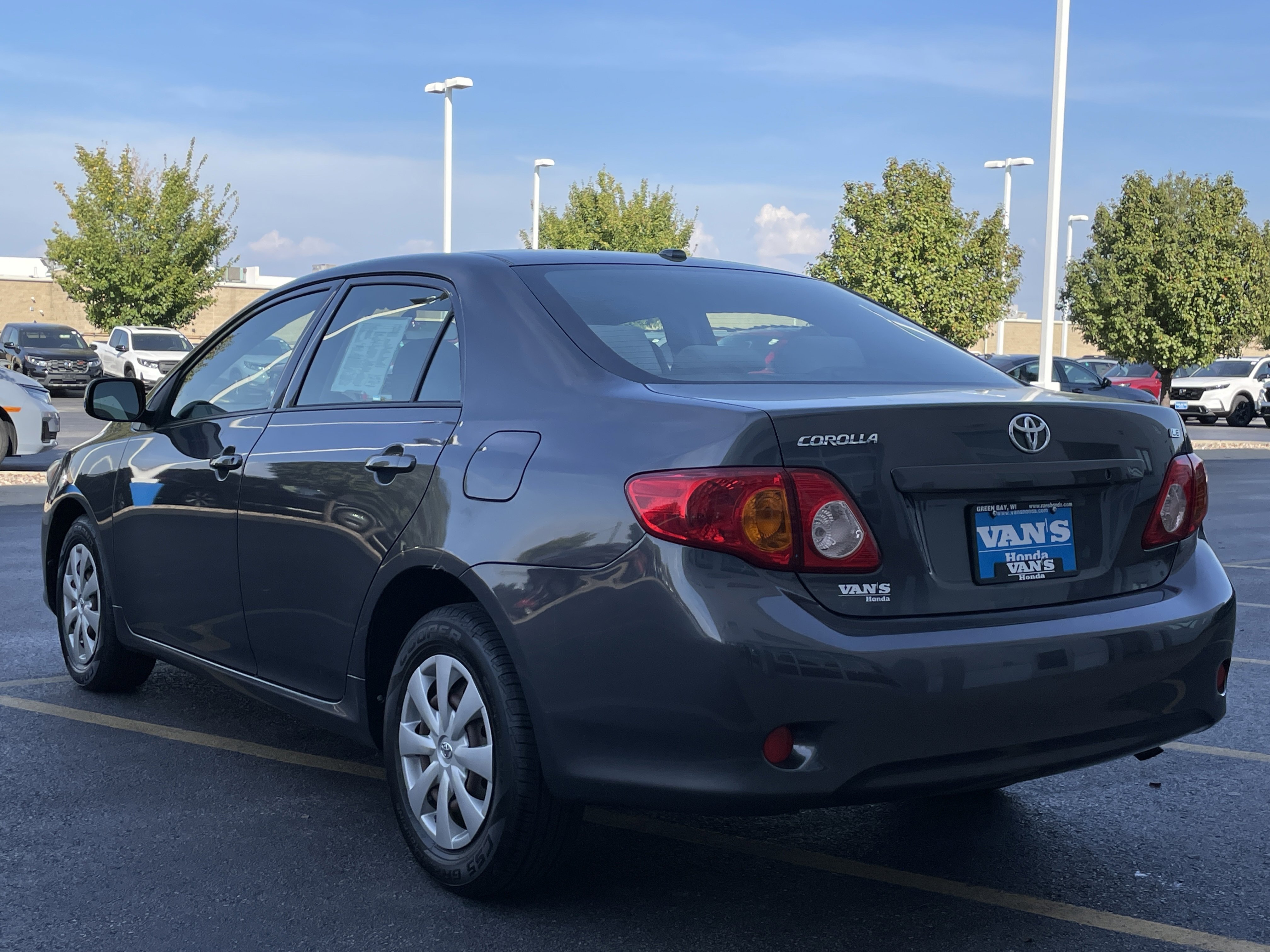 2010 Toyota Corolla LE photo 5