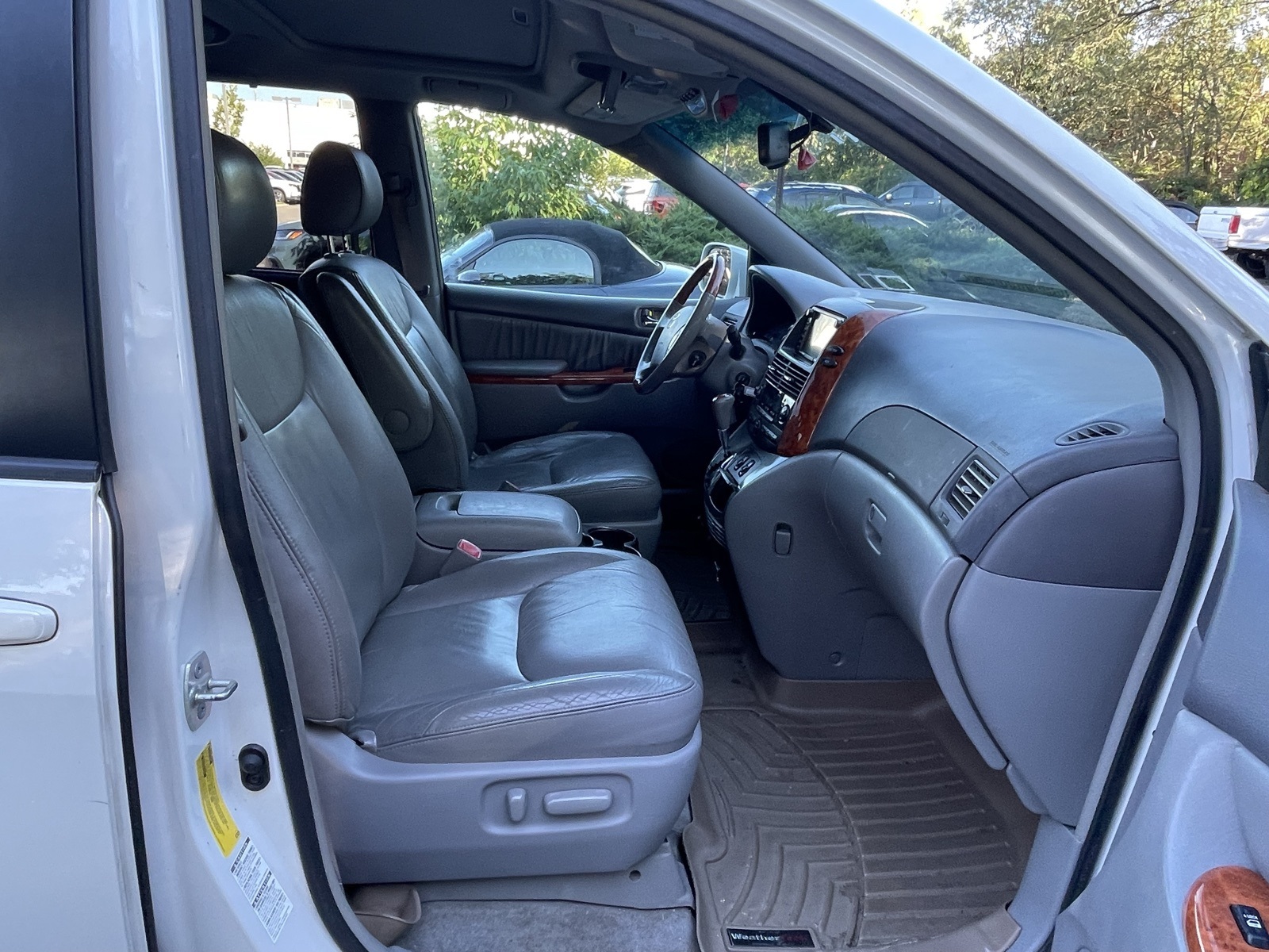 2008 Toyota Sienna XLE photo 24