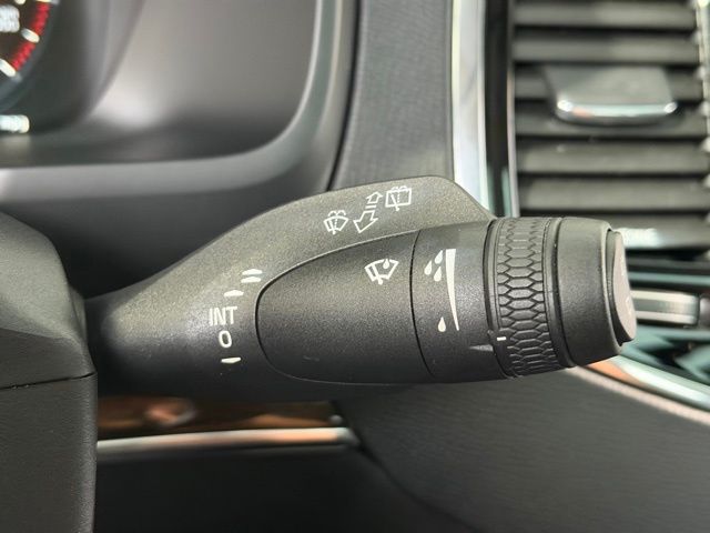 2016 Volvo XC90 T6 Momentum photo 50