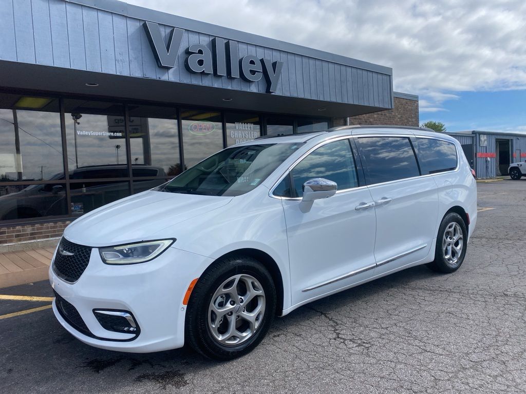 2022 Chrysler Pacifica Limited photo 4