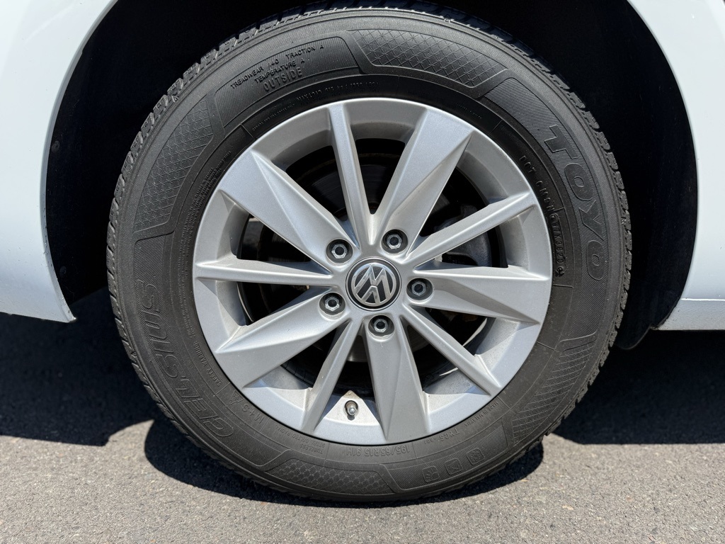 2017 Volkswagen Golf SportWagen S photo 6