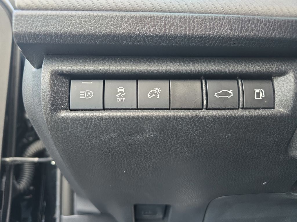 2025 Toyota Camry SE photo 22