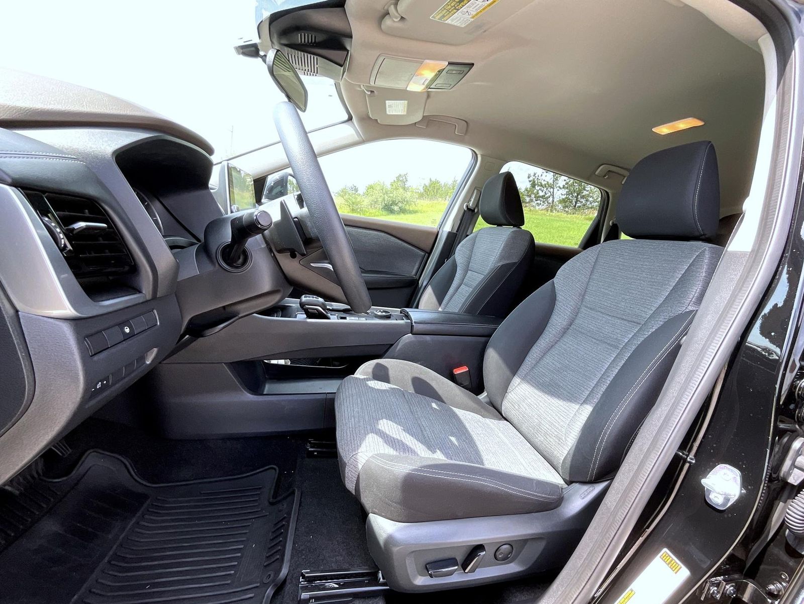 2021 Nissan Rogue SV photo 9