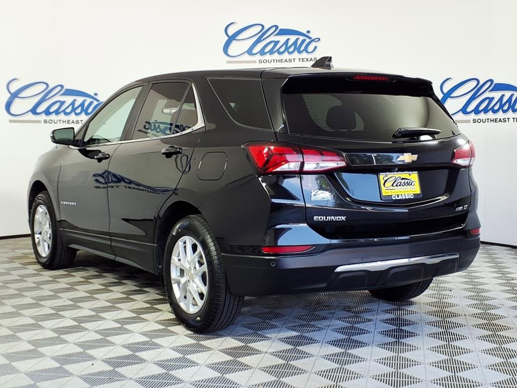 2022 Chevrolet Equinox LT photo 2
