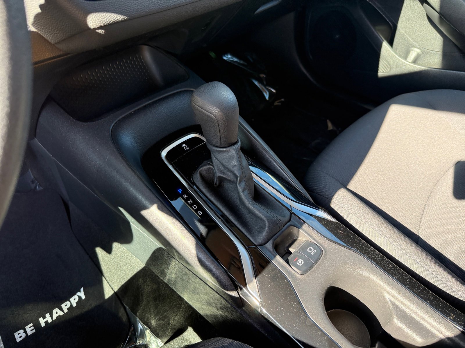 2022 Toyota Corolla LE photo 12